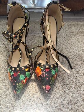 Floral Studded Pointed-Toe Ankle Strap Pumps - Black Floral